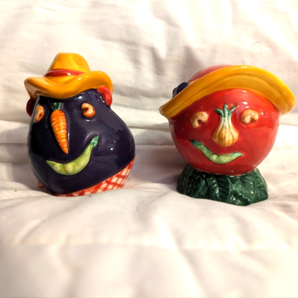 Department 56 Salt & Pepper Shakers Tomato And Eggplant